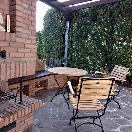 Haus Gotzbert I Eg I Naehe Klinikum I 68qm I 2 I Kueche I Bad I Gaeste-wc I Terrasse *
