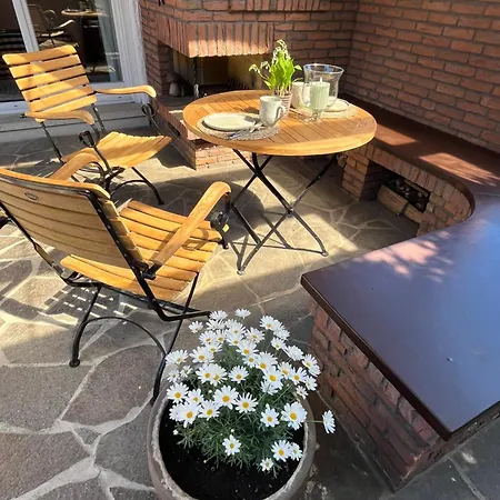 Haus Gotzbert I Eg I Naehe Klinikum I 68qm I 2 I Kueche I Bad I Gaeste-wc I Terrasse